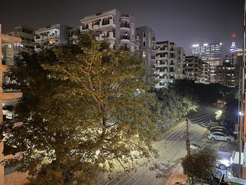 גורגאון Flxho Uno - Serviced Apartment & Rooms - Golf Course Road מראה חיצוני תמונה