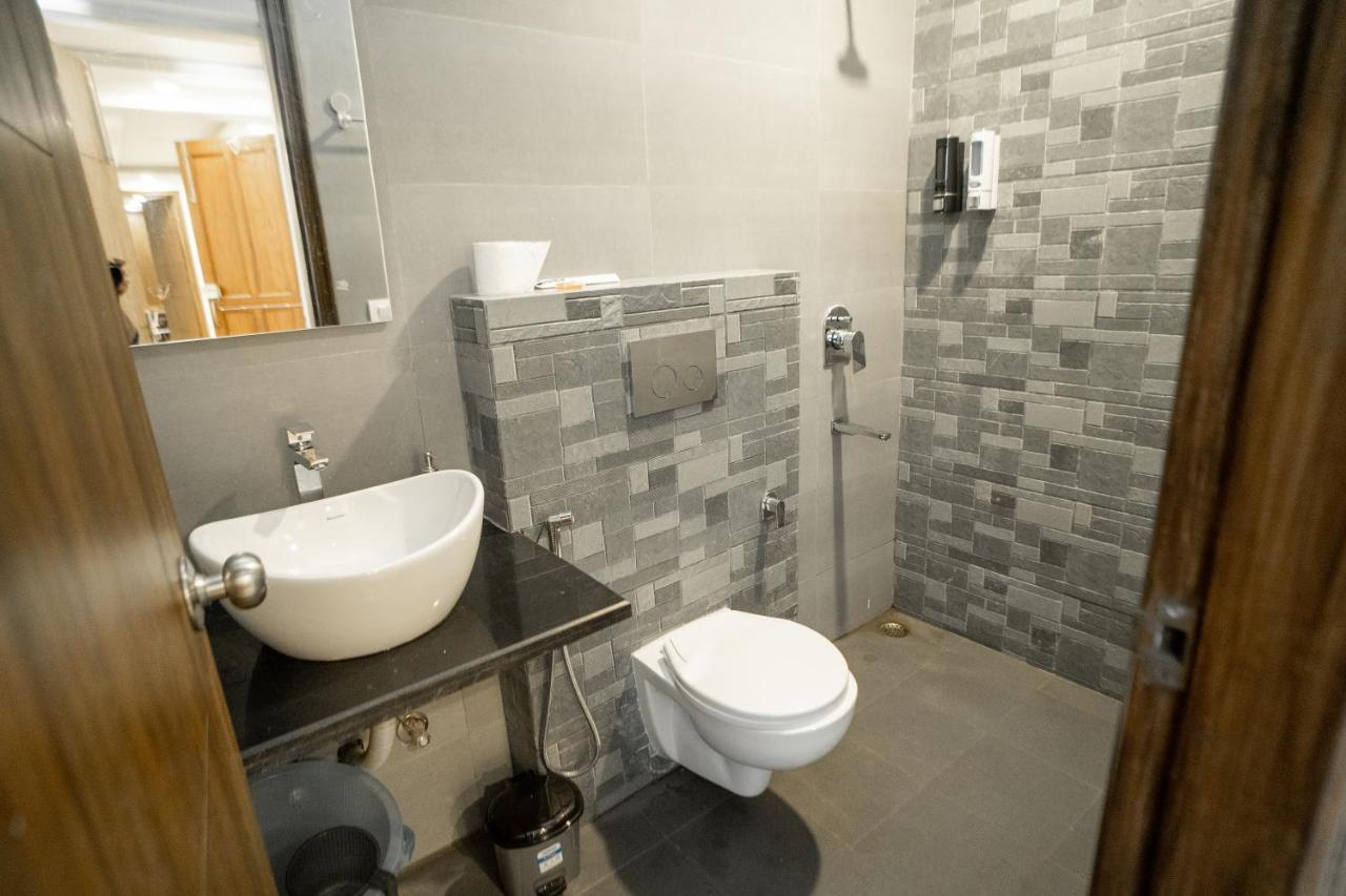 גורגאון Flxho Uno - Serviced Apartment & Rooms - Golf Course Road מראה חיצוני תמונה